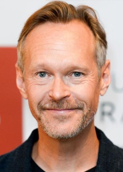 Steven Mackintosh as seen smiling for a picture