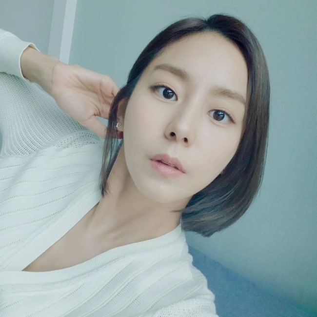 Uee taking a selfie in October 2021