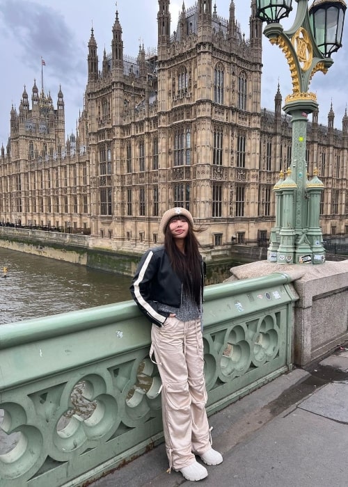 Yubin posing for a picture in London, England in March 2023