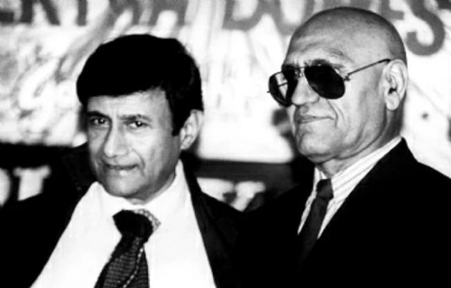 Amrish Puri (right) as seen standing next to the veteran actor Dev Anand