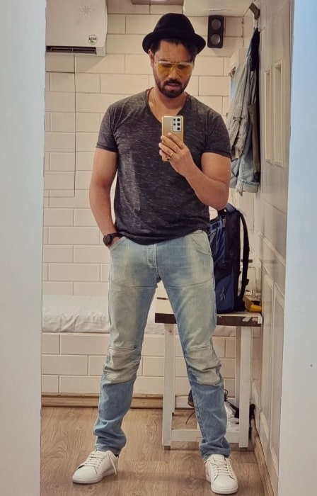 Gaurav Chopra as seen while taking a mirror selfie in April 2022