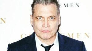 Holt McCallany