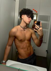 Kris Grippo (Kris8an) Height, Weight, Age, Facts, Family