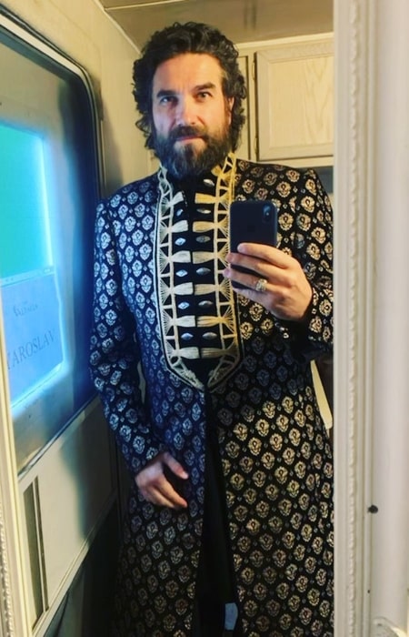 Marcin Dorociński taking a mirror selfie in November 2022