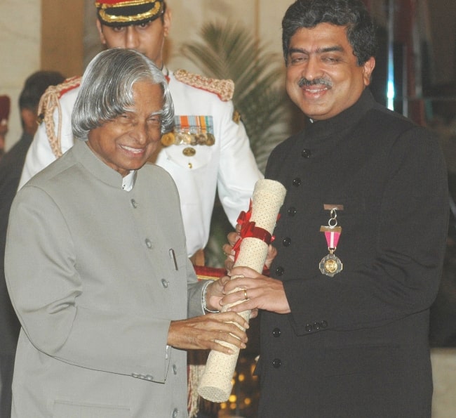 Nandan Nilekani (Right) pictured while receiving the Padma Bhushan Award – 2006 from President Dr. A.P.J. Abdul in New Delhi on March 20, 2006