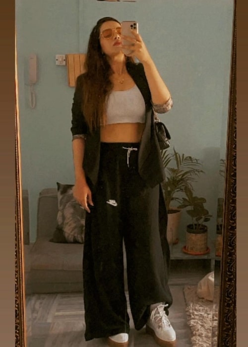 Nidhi Singh as seen while taking a mirror selfie in March 2021