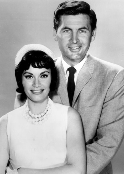 Fess Parker and Sandra Warner as Eugene and Pat Smith in the television program 'Mr. Smith Goes to Washington'
