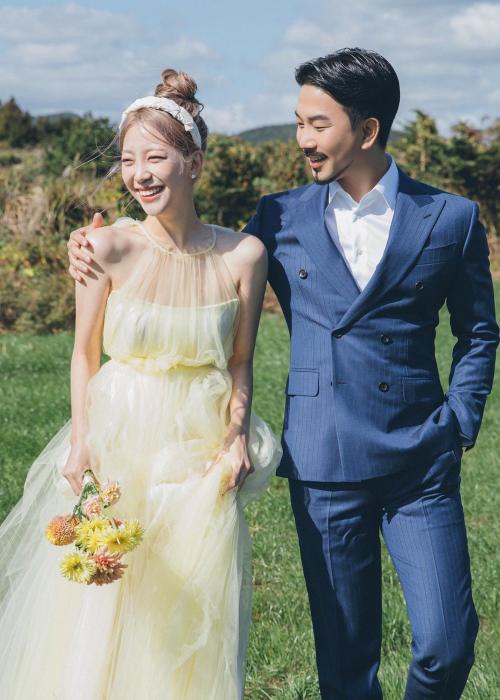 G.O as seen with his wife Choi Ye-seul in November 2022