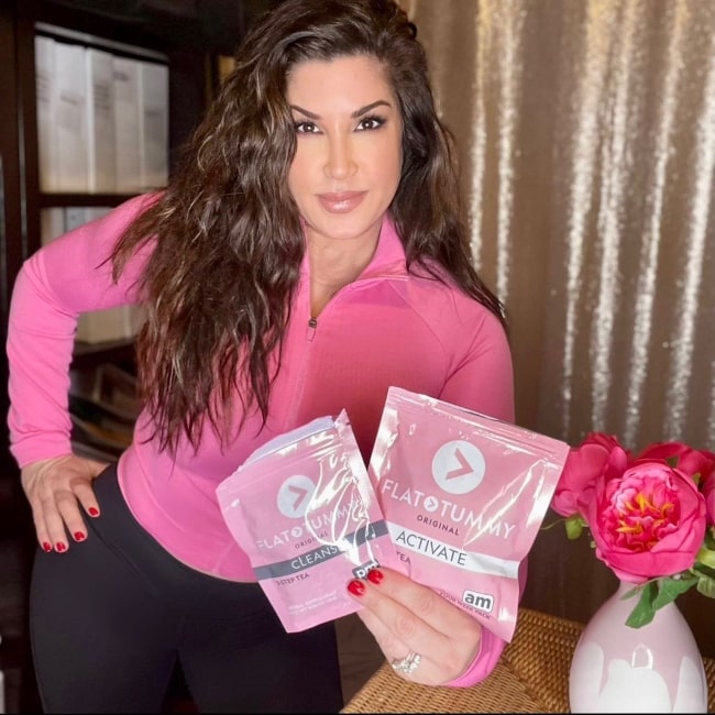 Jacqueline Laurita as seen in a picture promoting Flat Tummy Co that was taken in December 2021
