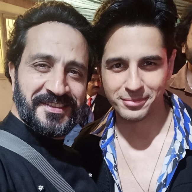 Mir Sarwar (Left) in a selfie with Sidharth Malhotra in January 2023