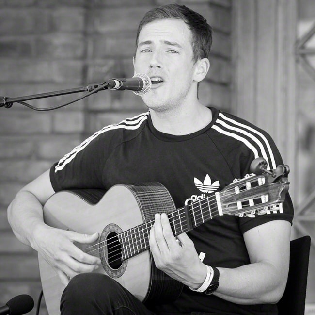 Charlie Cunningham as seen in a black-and-white still as he performs at Piknik i Parken in Oslo on June 25, 2016