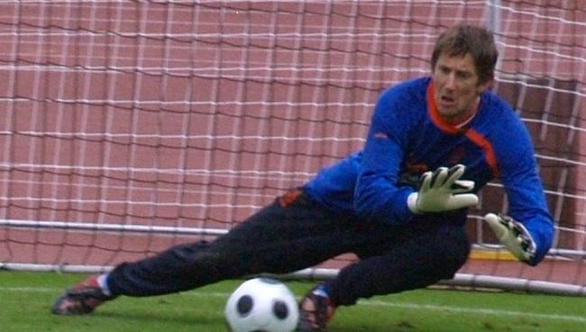 Edwin van der Sar as seen training with the Netherlands prior to Euro 2008