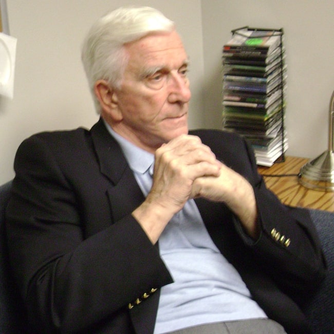 Leslie Nielsen after a student meet-and-greet at Moravian College in Bethlehem, Pennsylvania on March 27, 2009