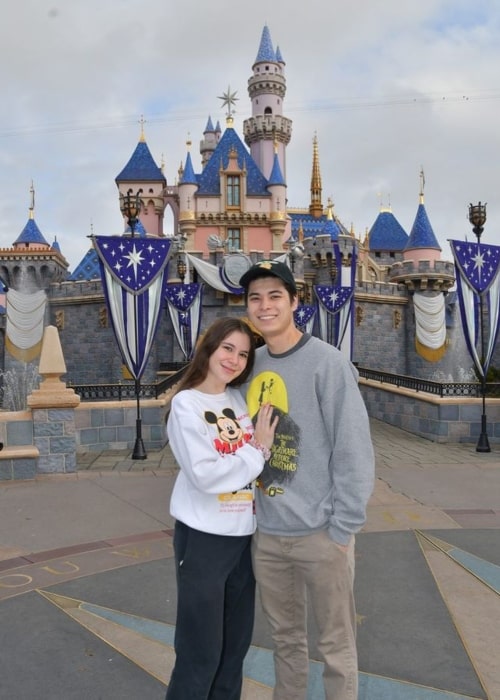 Nic Wallace as seen in a picture with his beau Julia Henderson in February 2023, at Disneyland