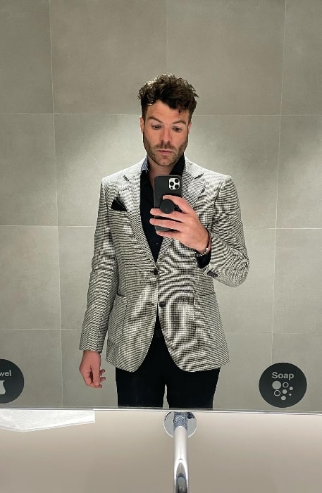 Jordan North as seen while taking a mirror selfie in 2022