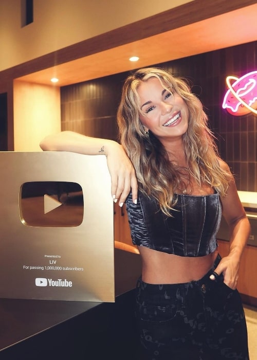 Liv Swearingen as seen in a picture with her 1 million subscribers YouTube plaque in September 2023