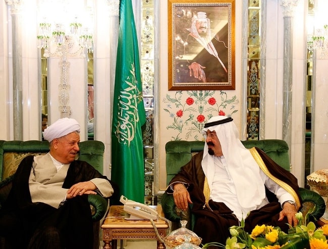 Akbar Rafsanjanī (Left) as seen while meeting Abdullah of Saudi Arabia