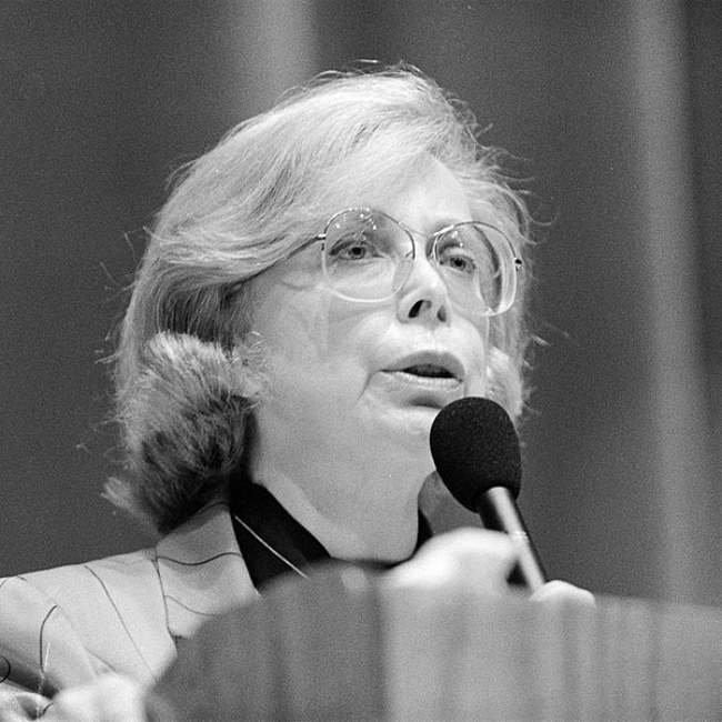 Dr. Joyce Brothers seen giving the convocation speech at Cornell University in 1988