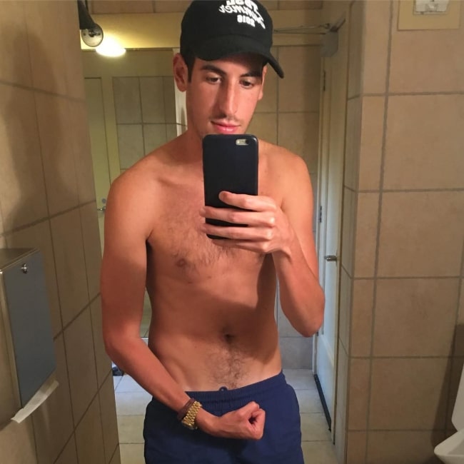 Elliot Tebele as seen in a selfie that was taken in September 2016
