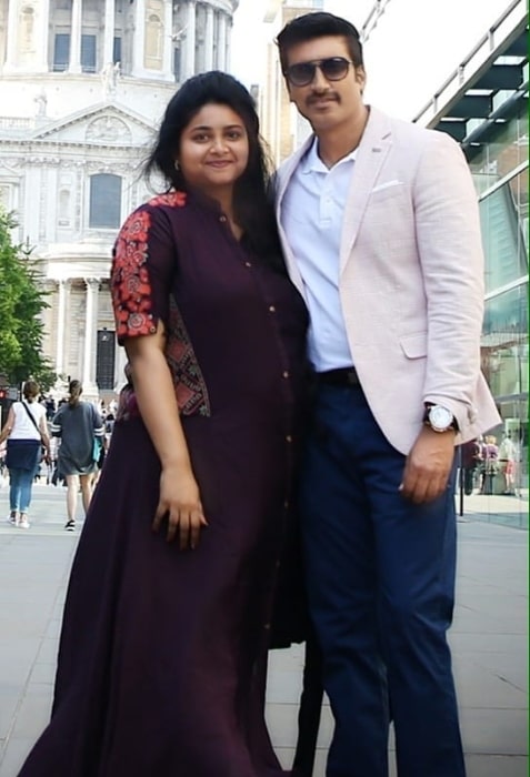 Tottempudi Gopichand as seen while smiling in a picture with his wife Reshma in May 2021