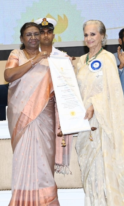 Waheeda Rehman (Right) receiving the Dadasaheb Phalke Award from President of India, Smt. Droupadi Murmu, on the occasion of 69th National Film Awards ceremony at Vigyan Bhavan in New Delhi, India in 2023
