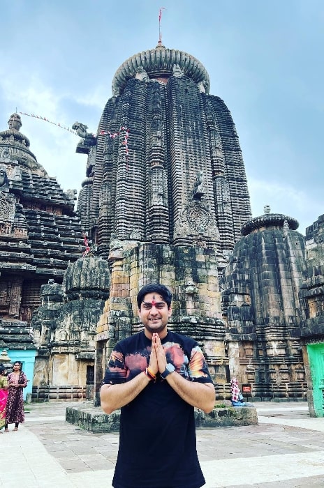 Amit Mishra as seen while posing for a picture at Shree Lingaraj Temple in Bhubaneswar, Odisha in August 2023