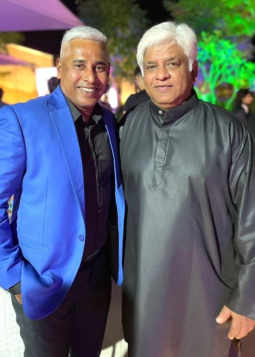 Arjuna Ranatunga (Right) as seen while posing for a picture with Chaminda Vaas in January 2022