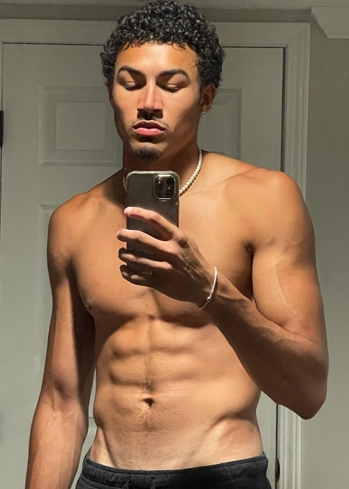 Jaylon Dawson as seen in a shirtless selfie that was taken in May 2021