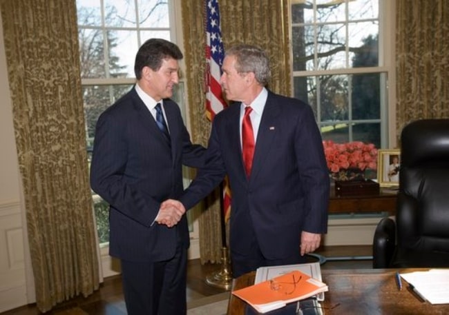 Joe Manchin (Left) and President George W. Bush in 2006