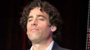 Stephen Mangan