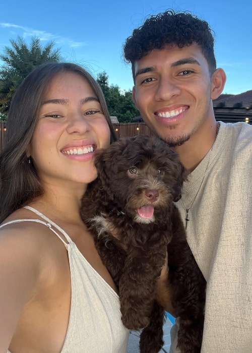 Valentina Canas as seen in a selfie with her JaycoSet and their pet dog Peluche in August 2023