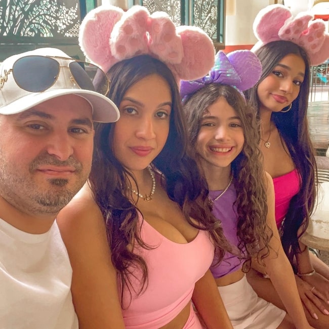 Alex Mir as seen in a selfie with his wife Maria and daughters Jasmine and Bella in October 2023