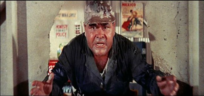 Jonathan Winters as seen in a scene from It's a Mad, Mad, Mad, Mad World (1963)