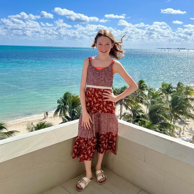 Juliet Donenfeld posing for the camera while enjoying her time in Cancun, Mexico in December 2023