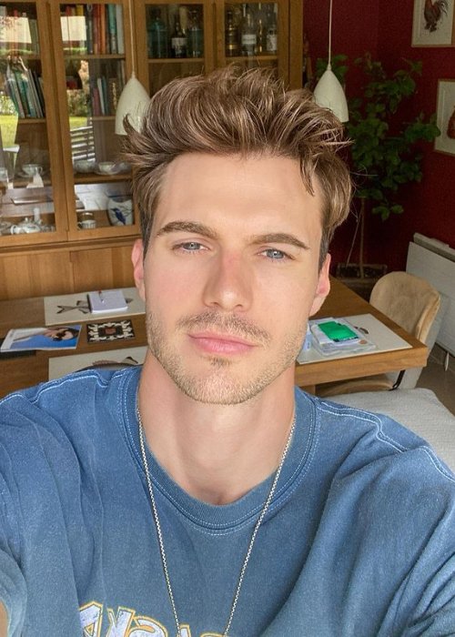 Scott Morton as seen taking an Instagram selfie in July 2022