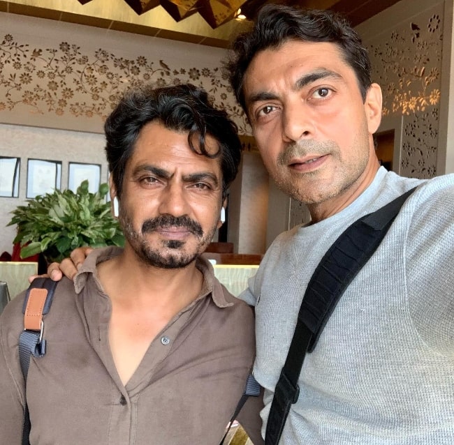 Alyy Khan (Right) as seen while taking a selfie with Nawazuddin Siddiqui in August 2023
