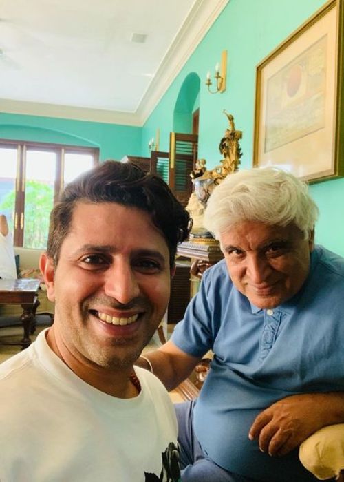 Faruk Kabir as seen taking an Instagram selfie with the renowned lyricist Javed Akhtar in April 2021