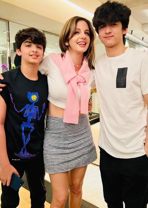 Hrehaan Roshan as seen while posing for a picture with his mother and younger brother in October 2022