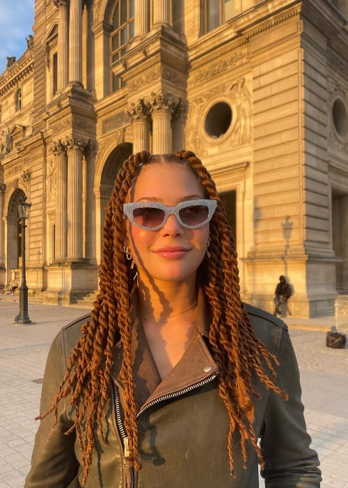 Isabella Strahan as seen while smiling for a picture in Paris, France in May 2023