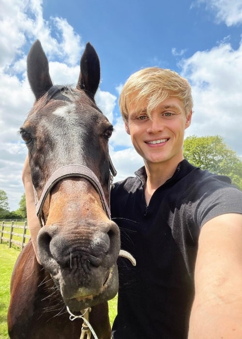 Jesse Drent as seen in a selfie that was taken with his horse Andorra in May 2023