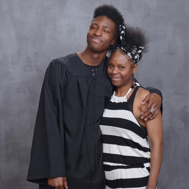 Thizzkid as seen in a picture on the day of his high school graduation with his mother in May 2022