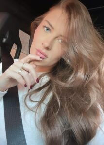 Brooke Schofield Height, Weight, Age, Boyfriend, Family