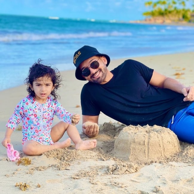 Sham Idrees in Punta Cana, Dominican Republic with his older daughter Sierra in January 2022