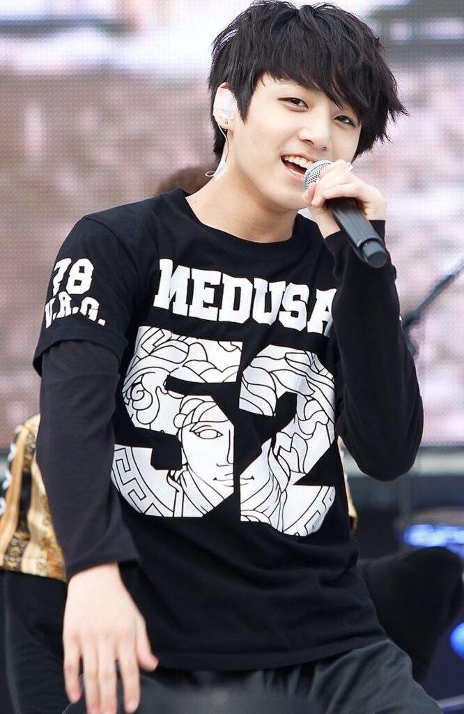Jungkook - Jeon Jung-kook performing on July 27, 2013
